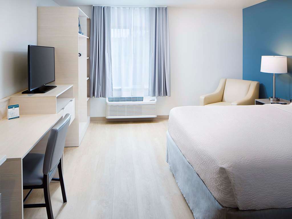 Woodspring Suites Seattle Everett Room photo