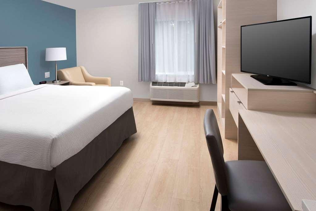 Woodspring Suites Seattle Everett Room photo