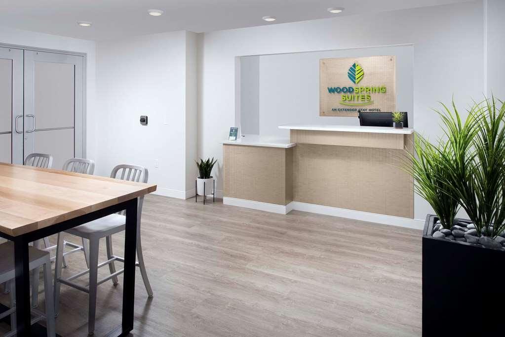 Woodspring Suites Seattle Everett Interior photo