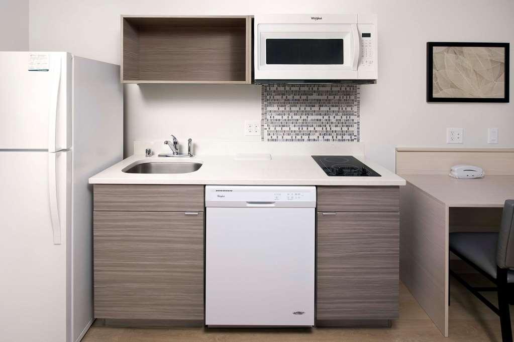Woodspring Suites Seattle Everett Room photo