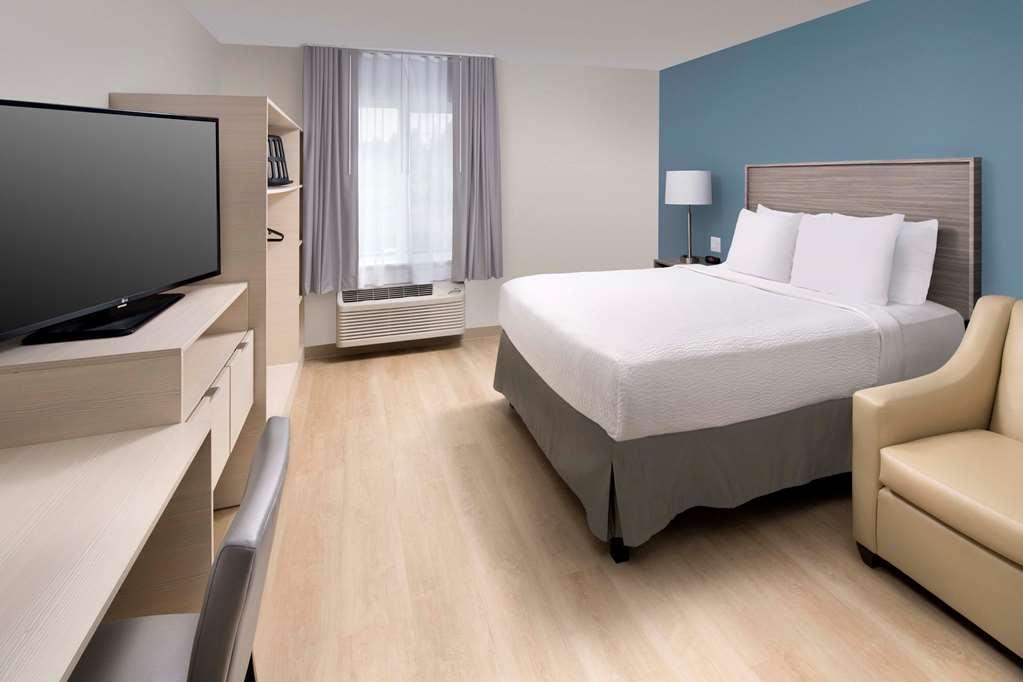 Woodspring Suites Seattle Everett Room photo